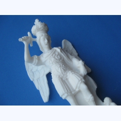 Figurka Świętego Michała Archanioła z alabastru 18 cm